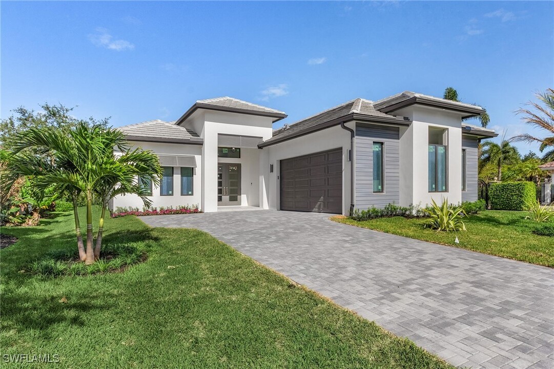 6805 Il Regalo Cir in Naples, FL - Foto de edificio