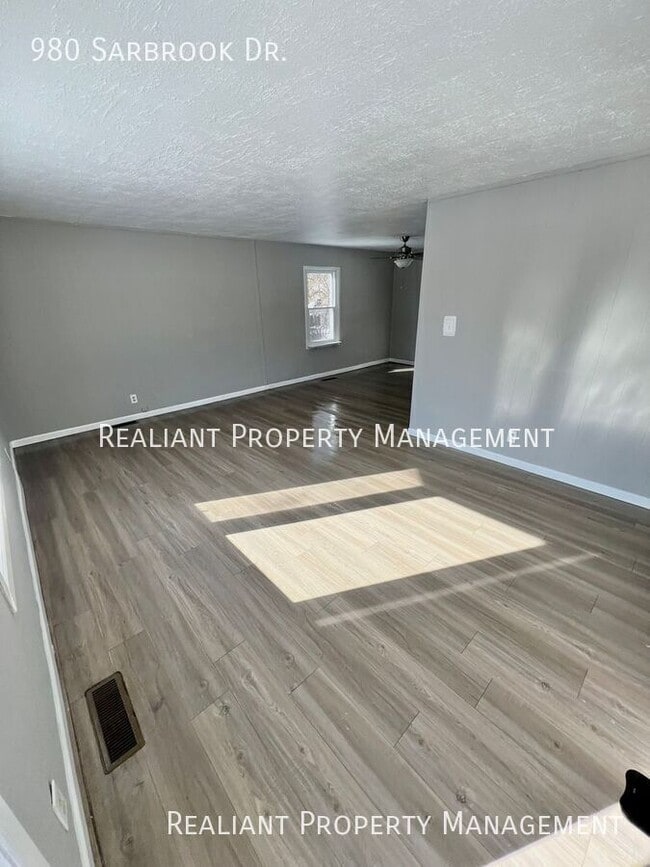 980 Sarbrook Dr in Cincinnati, OH - Building Photo - Building Photo