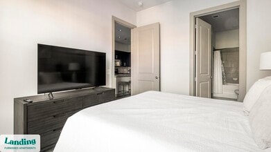 2626 Fountain View Dr, Unit 1-329 in Houston, TX - Foto de edificio - Building Photo