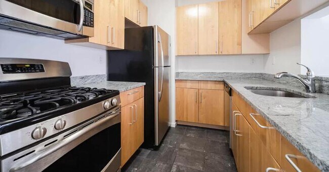 252 7th Ave in New York, NY - Building Photo - Building Photo