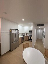 7927 SW 104th St in Miami, FL - Building Photo - Building Photo