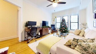 1902 W Berteau Ave in Chicago, IL - Building Photo