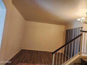 860 N Madrid Ln in Chandler, AZ - Foto de edificio - Building Photo