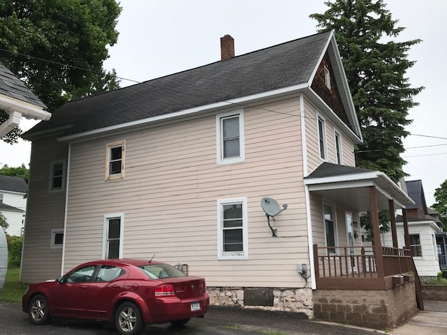 property at 823 Franklin St