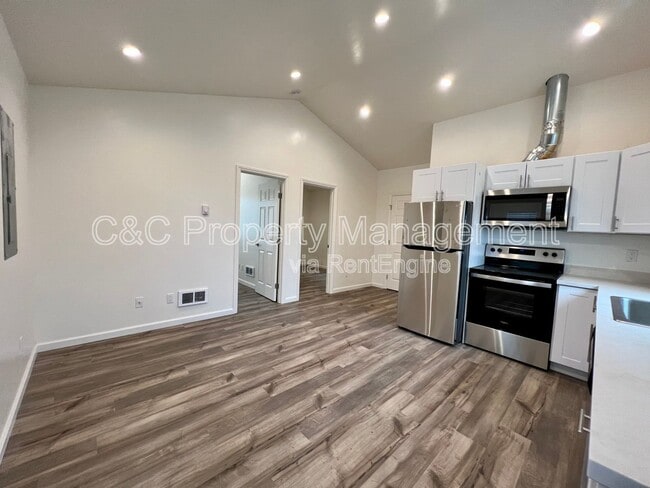 1601 Hilby Ave in Seaside, CA - Building Photo - Building Photo