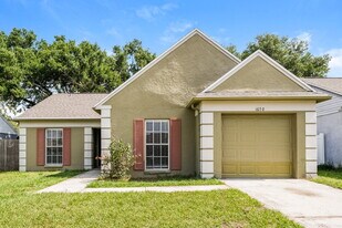 1670 Palm Leaf Dr in Brandon, FL - Building Photo