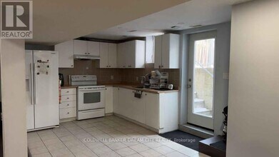 24 Tangleridge Blvd in Brampton, ON - Building Photo - Building Photo