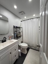 5 Mount Oak Pl, Unit 1 in Ridge, NY - Foto de edificio - Building Photo