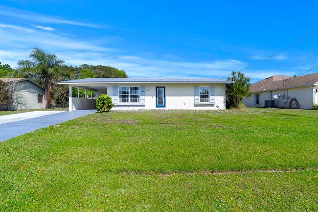 1365 SW Gastador Ave in Port St. Lucie, FL - Building Photo - Building Photo