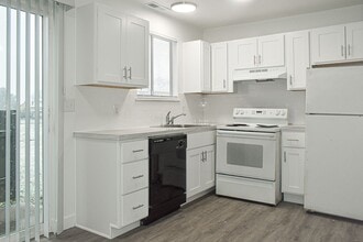 Tahoma Park Apartments in Yakima, WA - Building Photo - Interior Photo