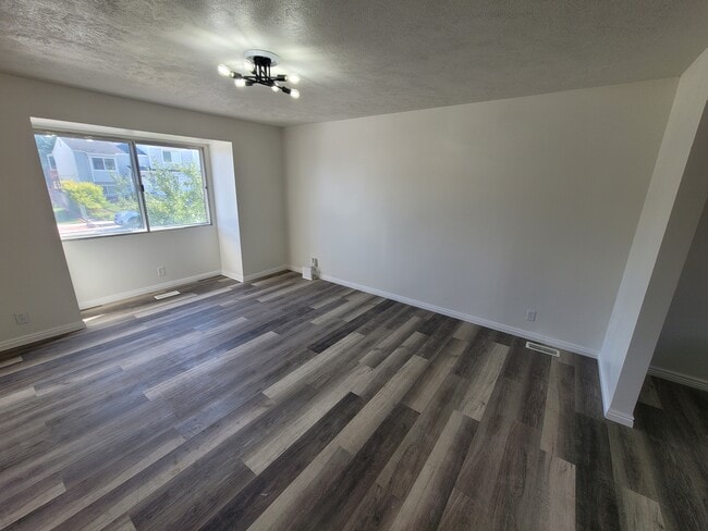 5030 W 6515 S, Unit Main in West Jordan, UT - Building Photo - Building Photo