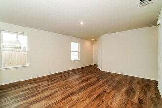 4130 Lily Glade Ln in Seguin, TX - Building Photo - Building Photo