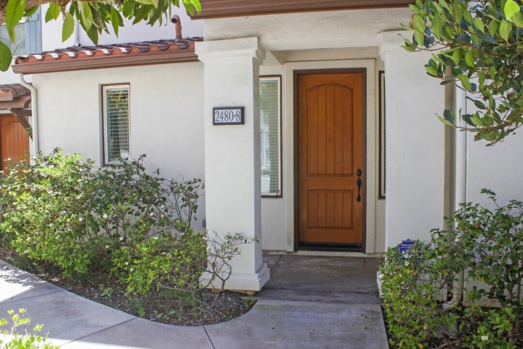 2480 E Villa St in Pasadena, CA - Building Photo