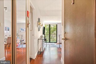 2201 L St NW in Washington, DC - Building Photo