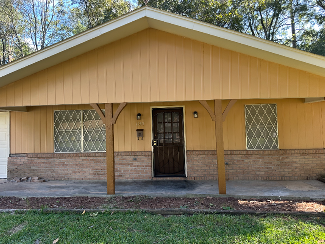 1555 Dorgan St in Jackson, MS - Foto de edificio - Building Photo