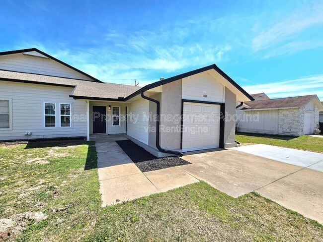 1611 N Hickory Ave in Broken Arrow, OK - Building Photo - Building Photo