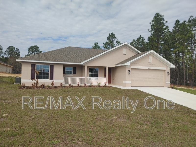 8398 N Jay Dr in Dunnellon, FL - Building Photo