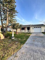 3924 Headsail Dr in New Port Richey, FL - Building Photo