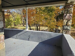 51 Estrada Rd in Woodbury, NY - Building Photo - Building Photo