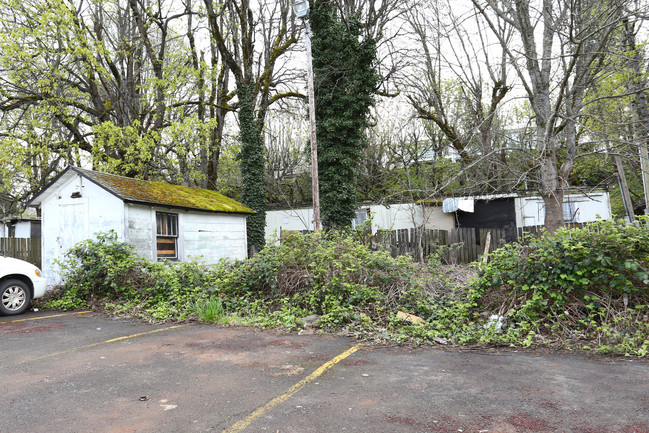 Oak Crest Mobile Home Village in Hood River, OR - Building Photo - Building Photo