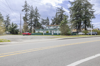Lakeview Apartments in Lakewood, WA - Building Photo - Building Photo