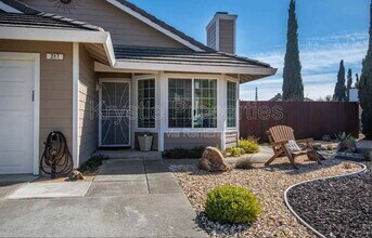 217 Foulkstone Way in Vallejo, CA - Building Photo - Building Photo