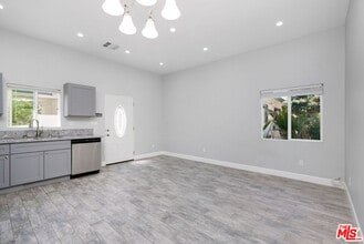 19613 Haynes St in Los Angeles, CA - Building Photo - Building Photo