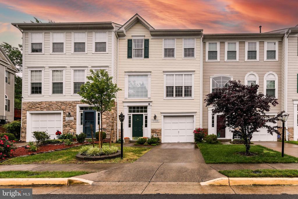 47328 Rock Falls Terrace in Sterling, VA - Building Photo