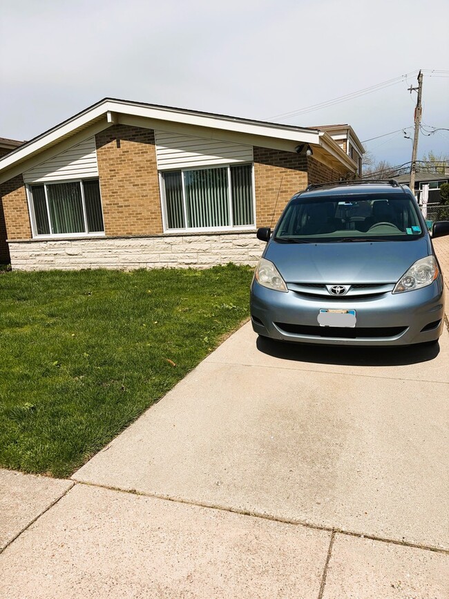 5250 Jarvis Ave in Skokie, IL - Building Photo - Building Photo