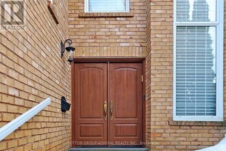 45 Pinewood Dr in Vaughan, ON - Building Photo - Building Photo