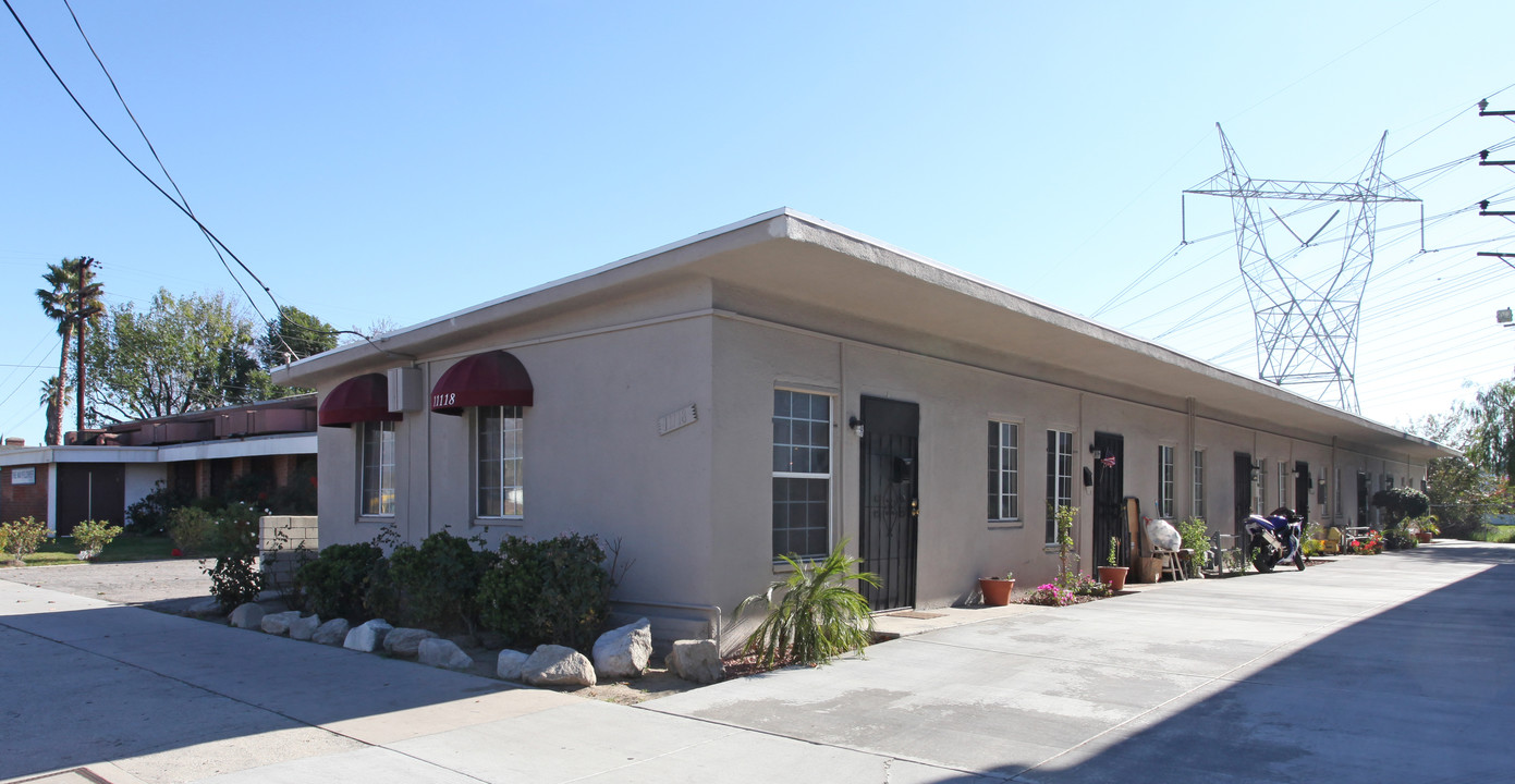 11118 Victory Blvd in North Hollywood, CA - Building Photo