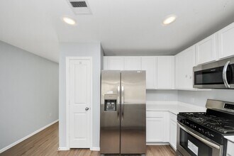 9014 Estes Lks Dr in Baytown, TX - Building Photo - Building Photo