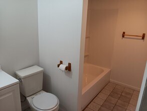 1322 W Main St, Unit 6 in Grove City, PA - Building Photo - Building Photo