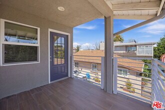 340 N La Fayette Park Pl in Los Angeles, CA - Building Photo - Building Photo