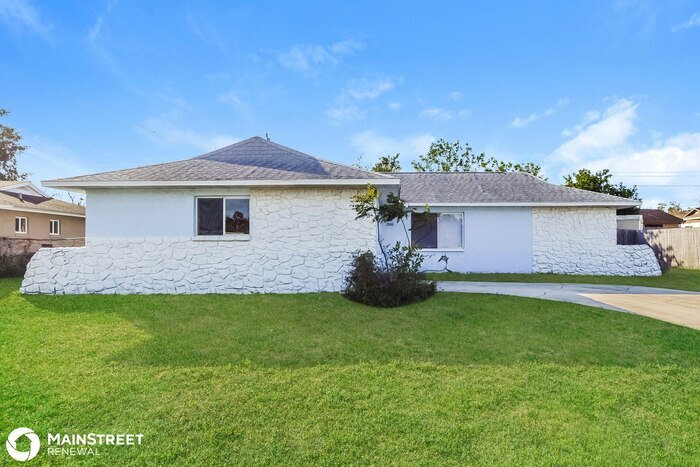 2000 Burning Tree Dr in Titusville, FL - Foto de edificio