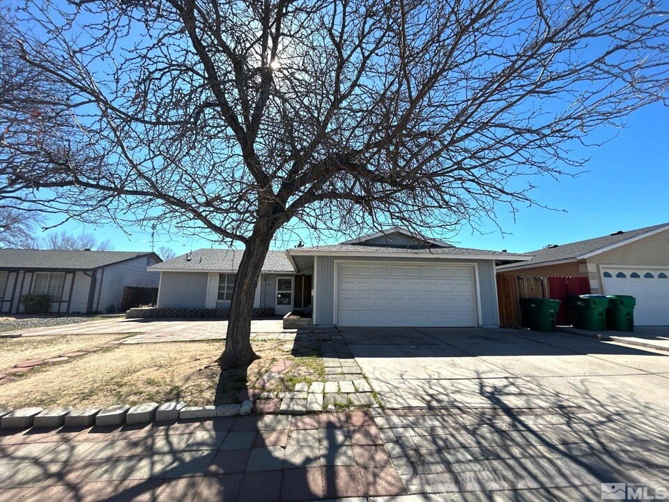 981 Glen Martin Dr in Sparks, NV - Foto de edificio