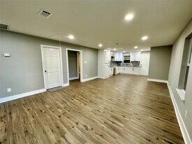 10210 Ashville Dr in Houston, TX - Building Photo