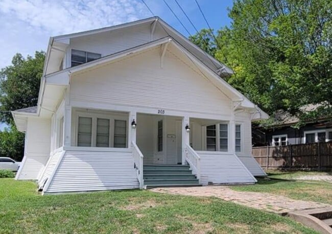 203 Heard St