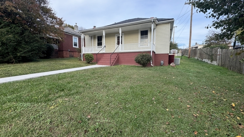 1424 Garfield Ave in Lynchburg, VA - Foto de edificio