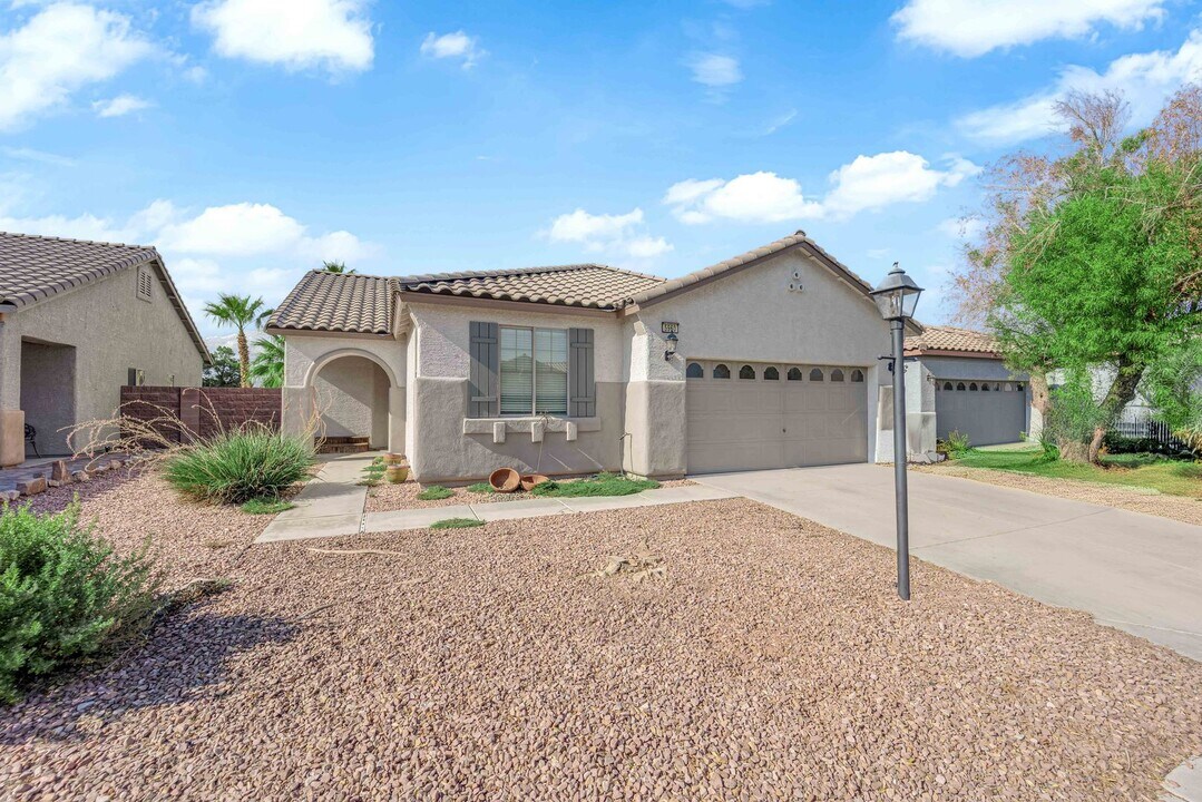 5960 Pavilion Lakes Ave in Las Vegas, NV - Building Photo