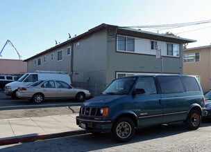 788 Mills Ave in San Bruno, CA - Foto de edificio - Building Photo