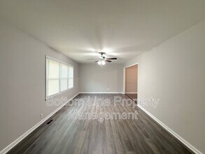 3315 Wiseman Dr in Charlotte, NC - Building Photo - Building Photo