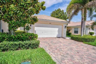 923 Magdalena Rd in Palm Beach Gardens, FL - Building Photo - Building Photo