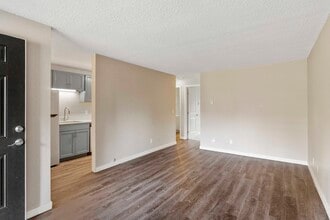 Canyon Ridge Apartment in Tacoma, WA - Foto de edificio - Building Photo