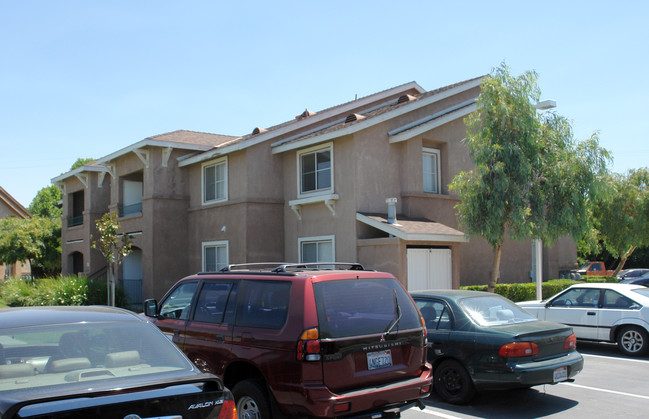 Summerhill Apartments in Bakersfield, CA - Foto de edificio - Building Photo