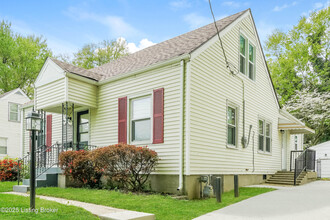 140 Mills Dr in Louisville, KY - Building Photo - Building Photo