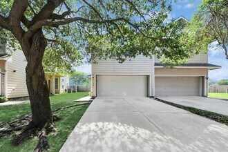 8763 Thistlemoor Ln in Houston, TX - Building Photo - Building Photo