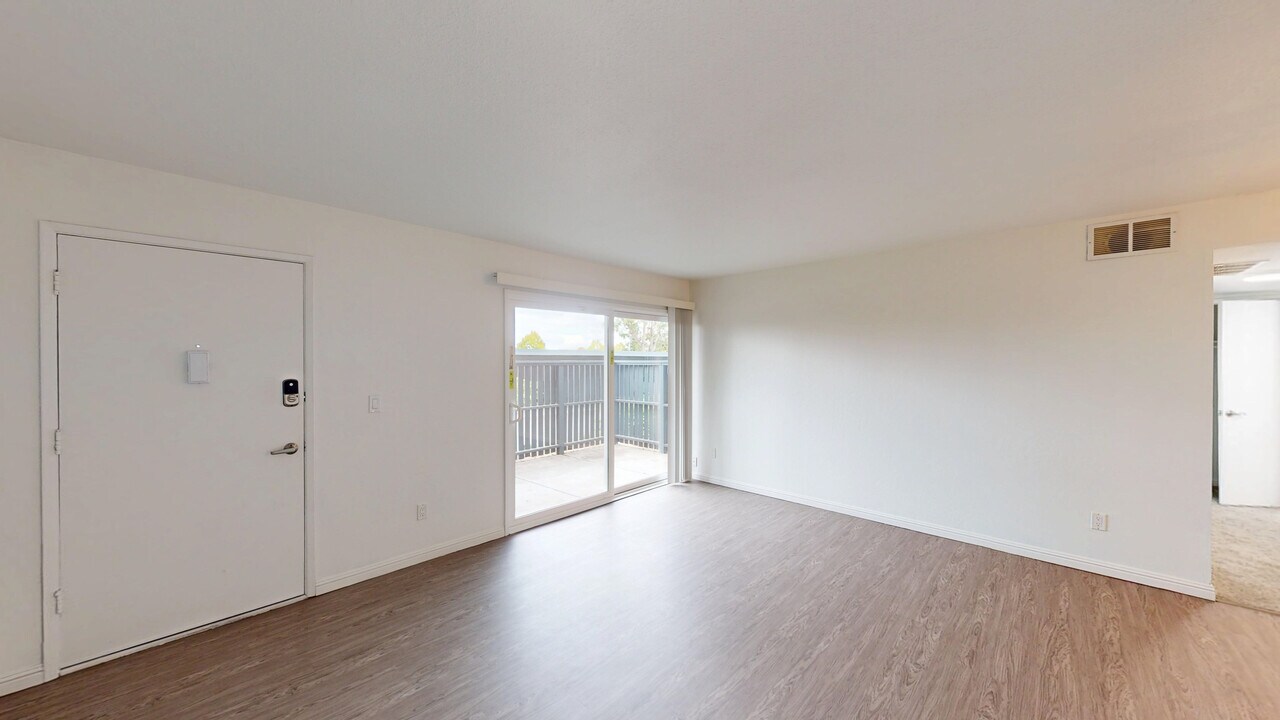 402 Alameda del Prado in Novato, CA - Building Photo
