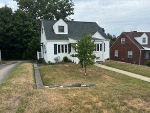 4813 Clover Ln in West Mifflin, PA - Building Photo - Building Photo