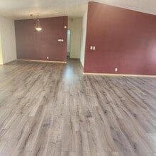 1015 Doneen Ln in Grants Pass, OR - Building Photo - Building Photo